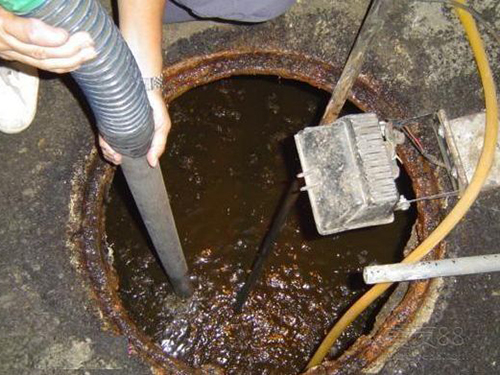 龙华山办事处隔油池清理