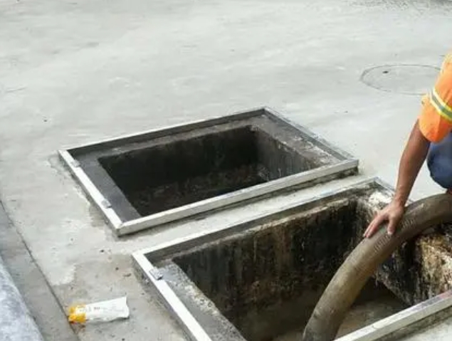 龙华山办事处化粪池清理