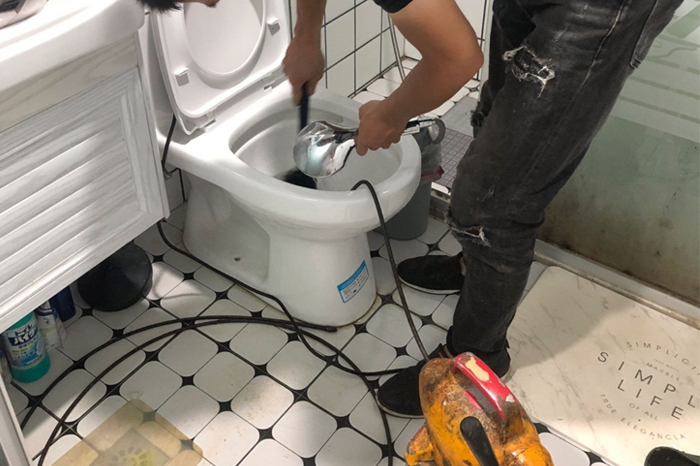 龙华山办事处马桶堵塞自己疏通还是找师傅?专业上门服务让你省时更省心